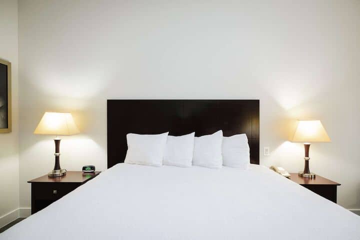 Room 6 of 25