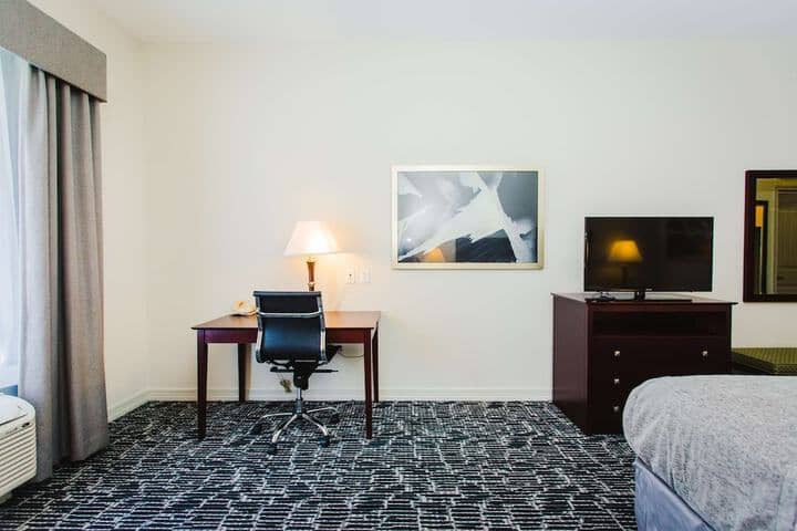 Room 9 of 25