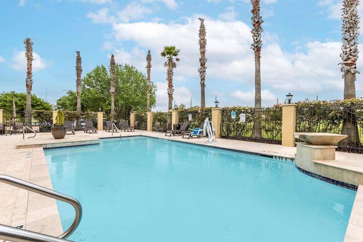 Pool 17 of 25