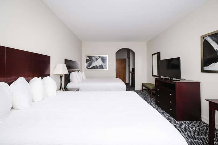 Room 4 of 25