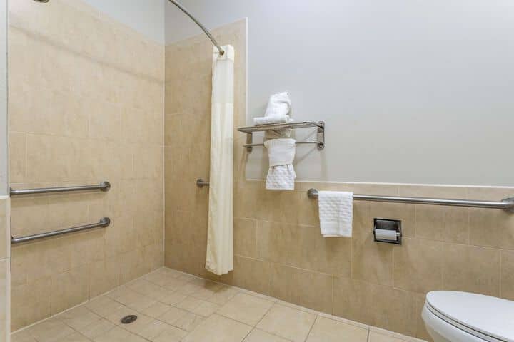 Room 12 of 25